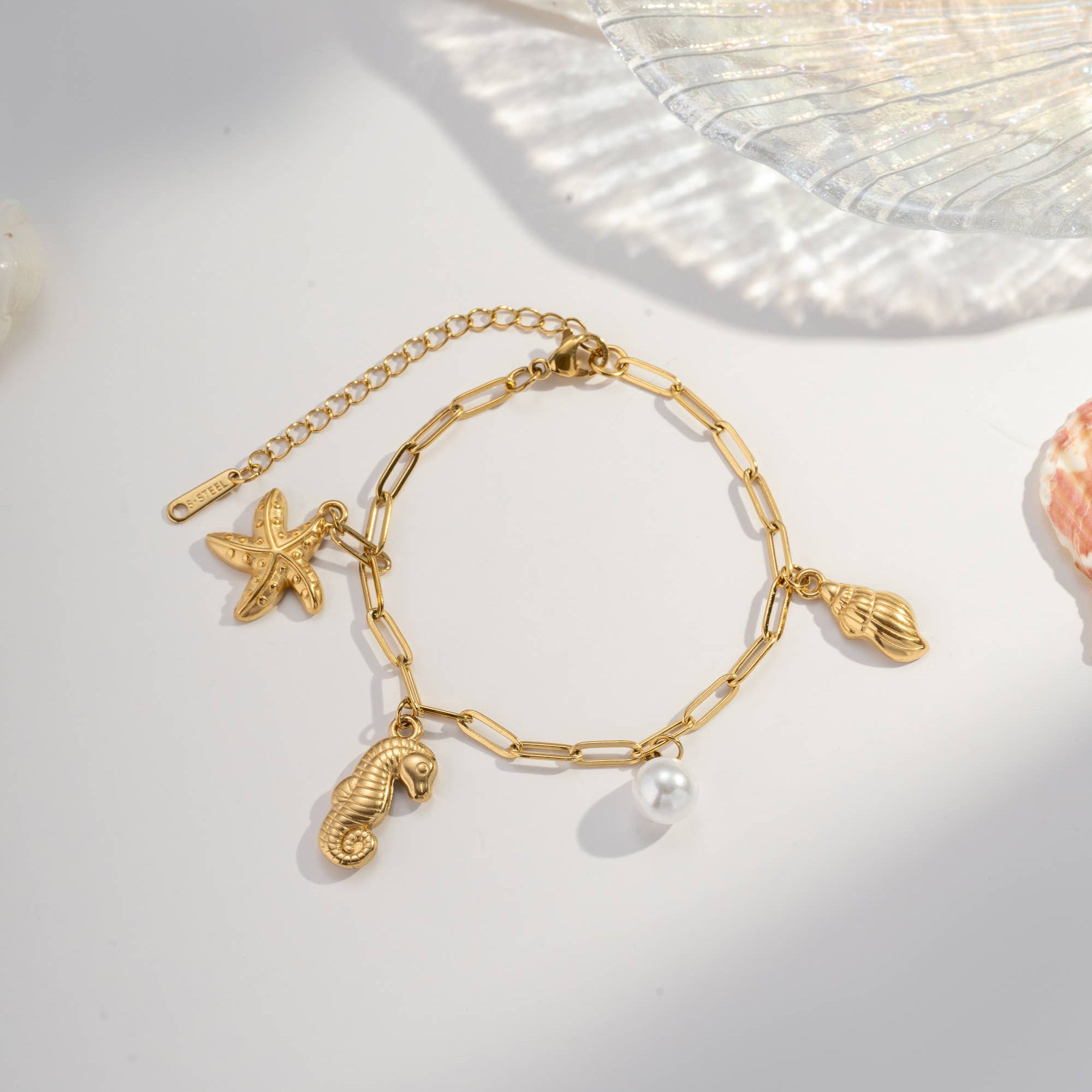 Bracelet à breloques marines doré en acier inoxydable