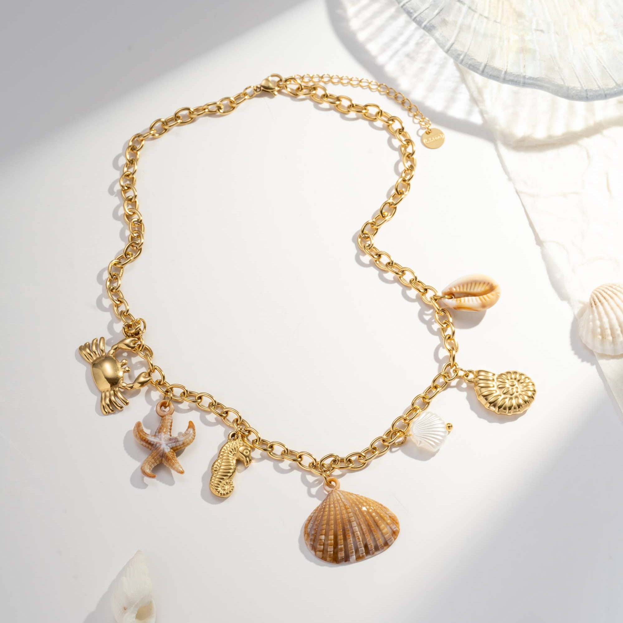 Collier a breloques coquillage Doré "Trésor Océanique"
