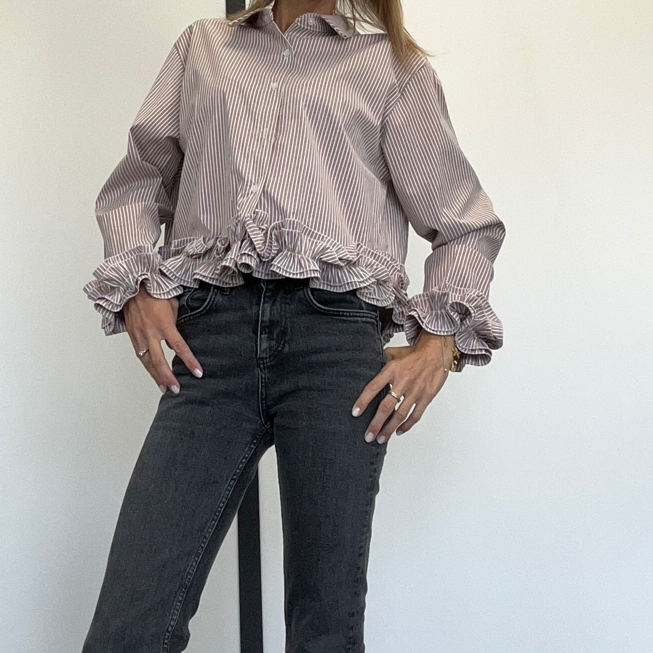 Chemise rayé beige à froufrous