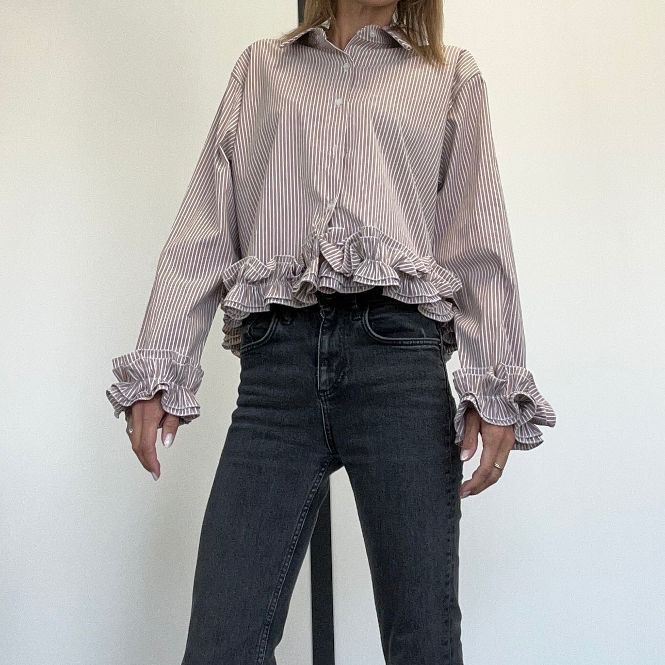 Chemise rayé beige à froufrous