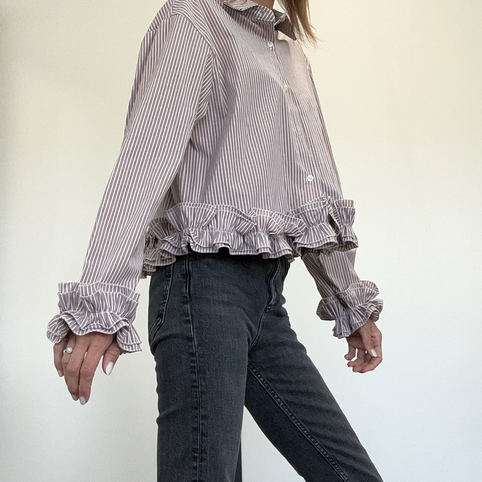 Chemise rayé beige à froufrous